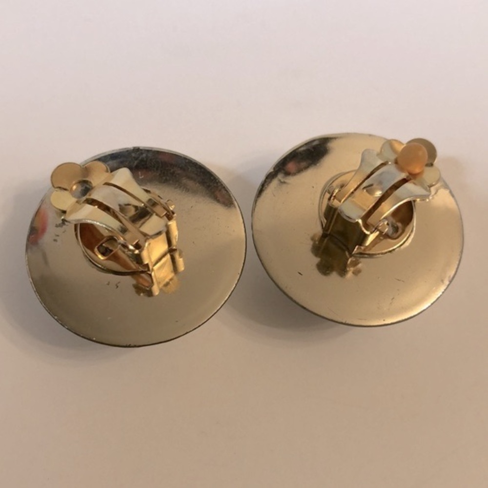 VINTAGE WHITE ROUND BUTTON CLIP-ON EARRINGS - Picture 2 of 10